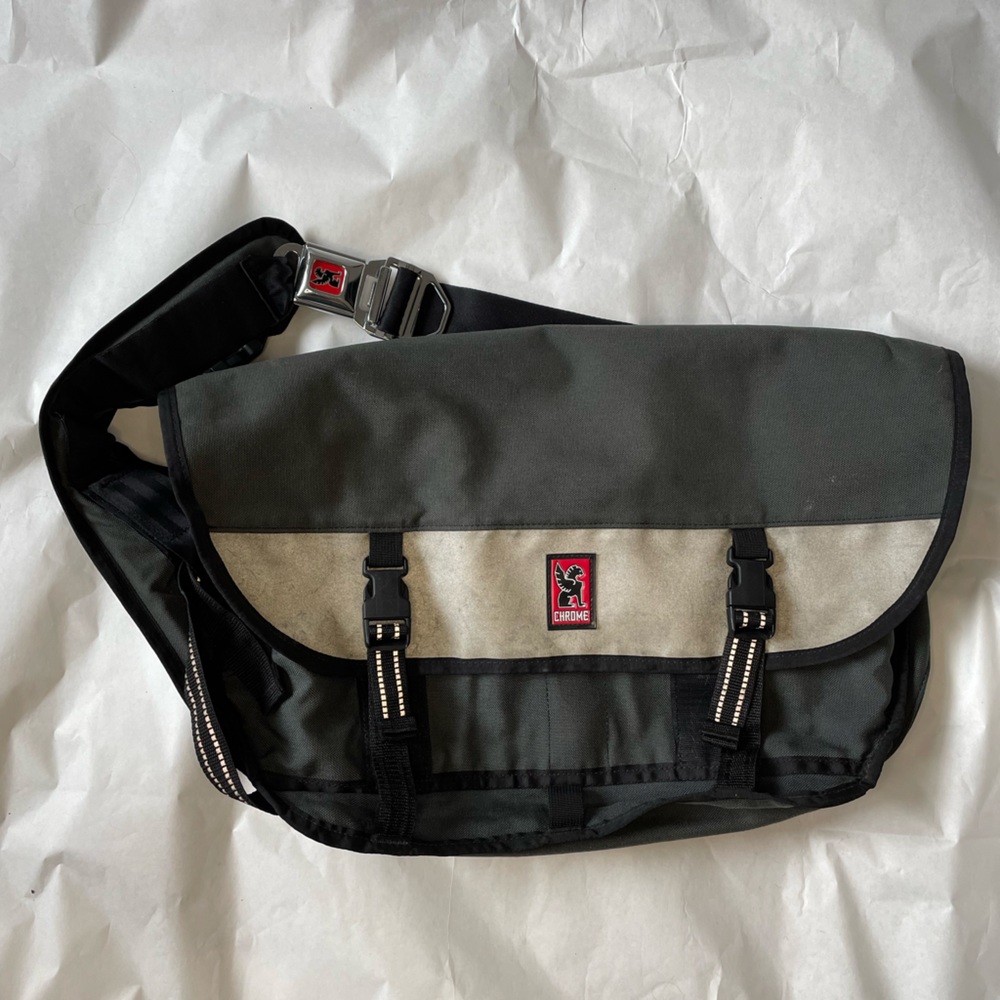 Chrome Industries Citizen 22L messenger bag, barely used
